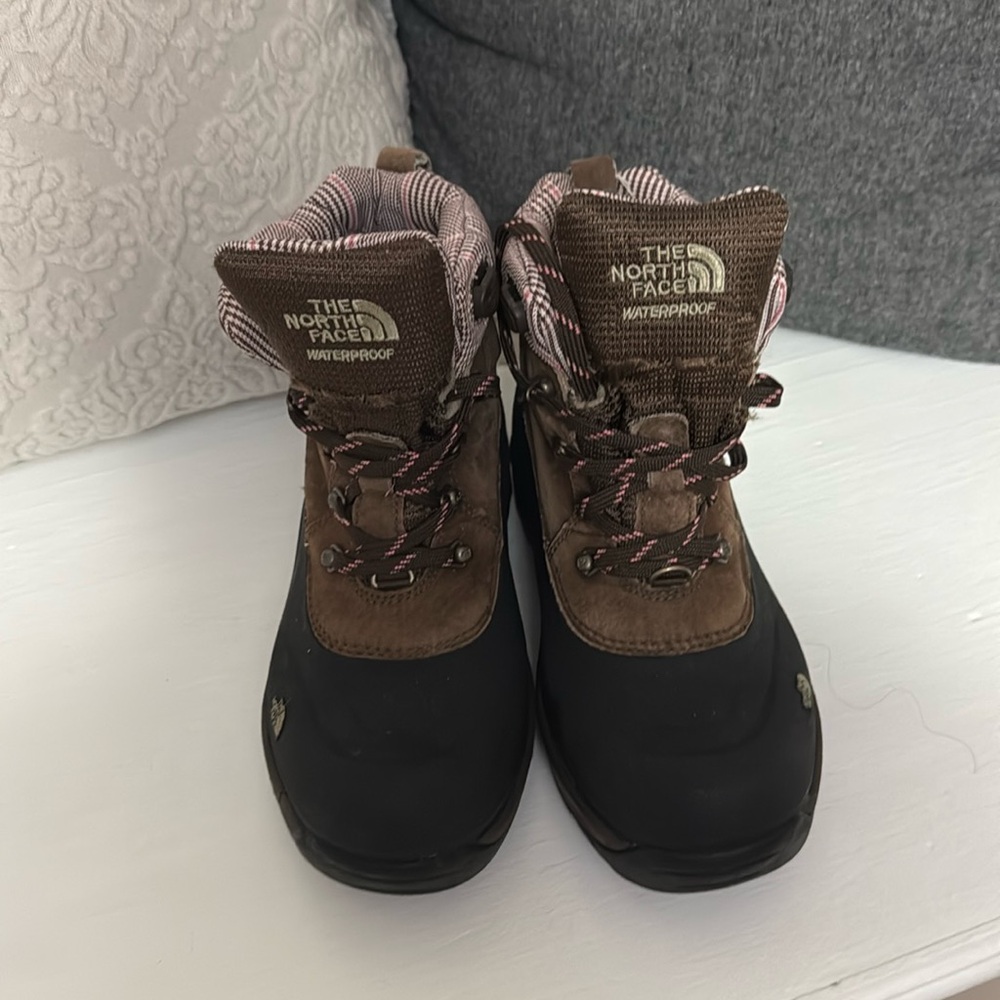 Primaloft Waterproof The North Face winter snow boots in excellent condition.